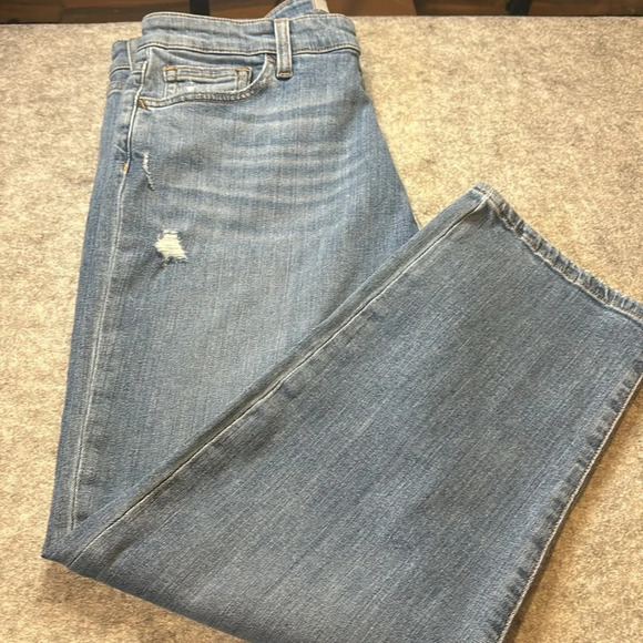 Joe's Loose Fit Crop, Size 31. Light Wash. - Picture 5 of 12
